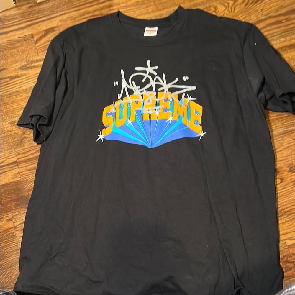 Supreme tee xl used comes as is needs a wash